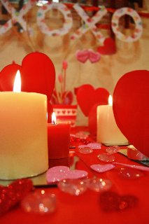 Candele romantiche e cuoricini